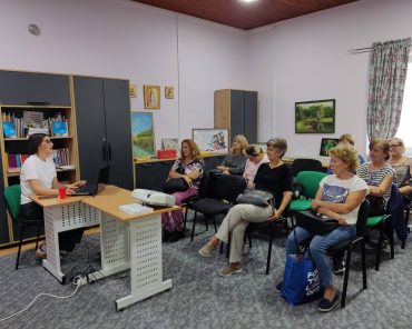 Обука за хранитеље “Утицај занемаривања и трауме у раном детињству на развој деце“.